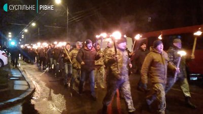 У Рівному влаштували смолоскипну ходу в пам'ять про Небесну Сотню