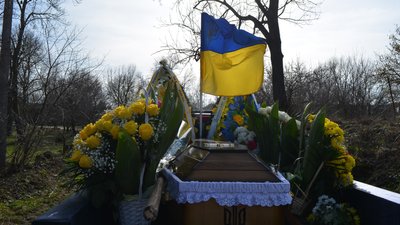 Могила бійця Романа Ющишина в Зарубинцях Могила бійця Романа Ющишина в Зарубинцях