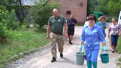 У Житомирі роблять лабораторні дослідження води у Тетереві через аварію на каналізаційній станції У Житомирі роблять лабораторні дослідження води у Тетереві через аварію на каналізаційній станції