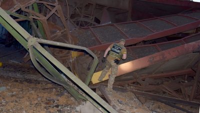 Росіяни нанесли удар по промисловому підприємству з добривами на Одещині. ФОТО