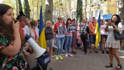 У Миколаєві люди вимагають суворішого покарання для підозрюваного у вбивстві собаки