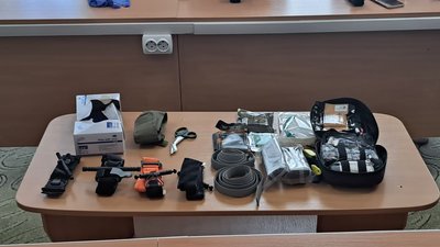 Накладали турнікети, навчались зупиняти кровотечу: вчителі у Житомирі пройшли майстер-клас з домедичної допомоги Накладали турнікети, навчались зупиняти кровотечу: вчителі у Житомирі пройшли майстер-клас з домедичної допомоги