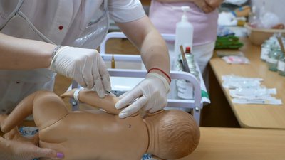 У Бахмутському медколеджі випускники склали останній іспит У Бахмутському медколеджі випускники склали останній іспит