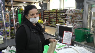 Від двох гривень. Що думають франківці про збільшення вартості пластикових пакетів