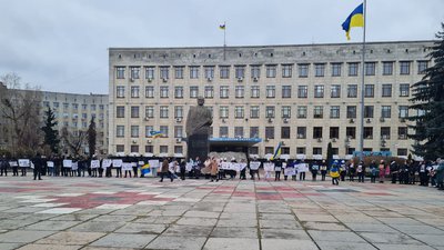 "Полон вбиває!": у Житомирі відбулася акція на підтримку полонених і зниклих безвісти "Полон вбиває!": у Житомирі відбулася акція на підтримку полонених і зниклих безвісти