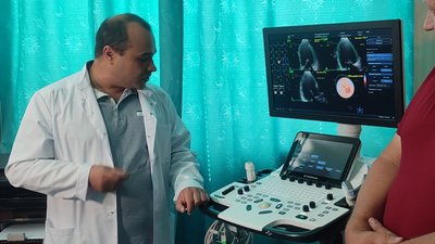 У черкаському кардіоцентрі показали сучасне обладнання — апарат для УЗД серця У черкаському кардіоцентрі показали сучасне обладнання — апарат для УЗД серця