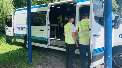 На трьох постах Закарпаття перевіряють вагу вантажівок через підвищення температури На трьох постах Закарпаття перевіряють вагу вантажівок через підвищення температури