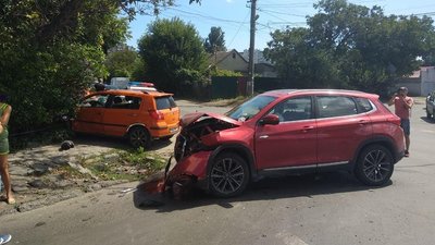 В Одесі карета "швидкої" потрапила в ДТП: травмувався санітар В Одесі карета "швидкої" потрапила в ДТП: травмувався санітар