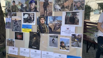 Виставка світлин захисників "Азовсталі" Виставка світлин захисників "Азовсталі"