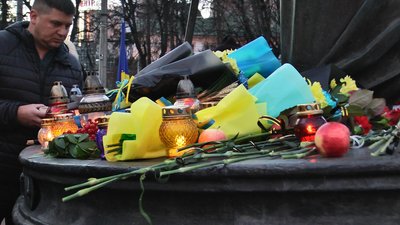 У Хмельницькому вшанували пам'ять жертв Голодомору. У Хмельницькому вшанували пам'ять жертв Голодомору.