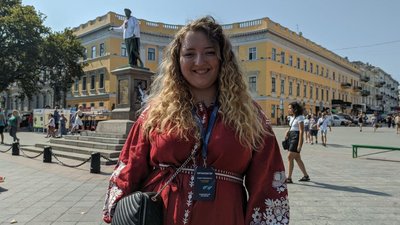В Одесі люди з різних областей та країн вишикувалися у "Вишиванковий ланцюг" В Одесі люди з різних областей та країн вишикувалися у "Вишиванковий ланцюг"