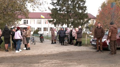 У багатодітному селі на Рівненщині батьки вимагають скасувати "дистанційку"