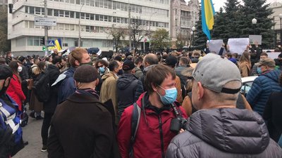 Під Конституційним судом проходить акція протесту через рішенням щодо декларацій Під Конституційним судом проходить акція протесту через рішенням щодо декларацій