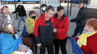 Поранення в зоні ОСС і понад рік реабілітації: у Херсоні урочисто зустріли бійця 28 бригади