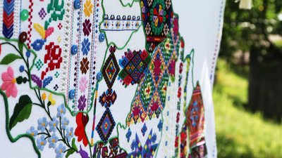 Вишиту карту Закарпаття отримав обласний музей архітектури та побуту Вишиту карту Закарпаття отримав обласний музей архітектури та побуту