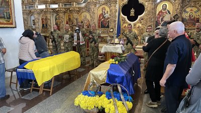 У Полтаві попрощалися із військовими Сергієм Морозом та В'яеславом Доброштаном