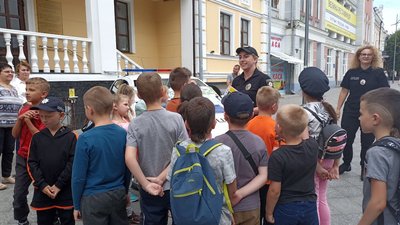 Безпечні канікули – в Житомирі поліцейські нагадали дітям правила поведінки на дорозі та на воді