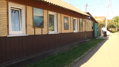 На Житомирщині 83-річний пенсіонер перетворив власну садибу на картинну галерею На Житомирщині 83-річний пенсіонер перетворив власну садибу на картинну галерею