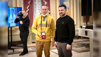 Тренер з Чернігівщини отримав відзнаку від президента Тренер з Чернігівщини отримав відзнаку від президента
