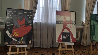 У Києві відкрилася виставка "Голодомор: очима українських художників" У Києві відкрилася виставка "Голодомор: очима українських художників"