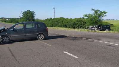 На Миколаївщині в Арбузинському районі сталася ДТП. Двоє травмованих На Миколаївщині в Арбузинському районі сталася ДТП. Двоє травмованих