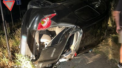 ДТП у Чернігові: на вулиці Мазепи перекинувся автомобіль, травм зазнала 19-річна дівчина