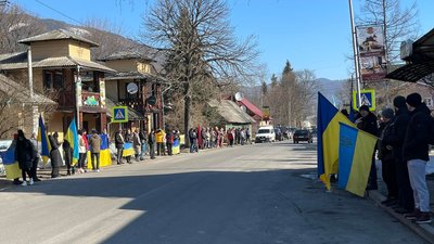 На Франківщині у Ворохті прощаються з актором Пашею Лі, який загинув, захищаючи Україну На Франківщині у Ворохті прощаються з актором Пашею Лі, який загинув, захищаючи Україну