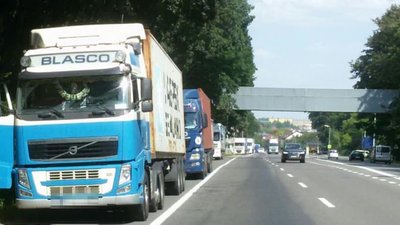 На Львівщині щодо 41 водія вантажівки склали протокол за порушення теплового режиму