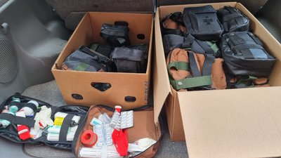 В Івано-Франківську волонтери шиють для бійців аптечки з системою Molle В Івано-Франківську волонтери шиють для бійців аптечки з системою Molle