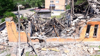 "На війні страждає мирне населення, це аксіома". Вчитель історії з Білопілля розповів про життя під обстрілами "На війні страждає мирне населення, це аксіома". Вчитель історії з Білопілля розповів про життя під обстрілами