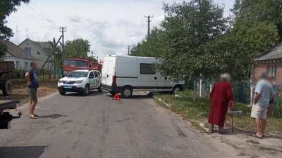 На Волині бус збив трирічну дівчинку: дитину готують до операції На Волині бус збив трирічну дівчинку: дитину готують до операції