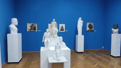 Василь Фещенко, скультор, виставка, краєзнавчий музей, барельєфи, майстерня, постаті