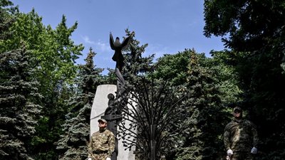 Дерево пам'яті — меморіал загиблих поліцейським у Запоріжжі