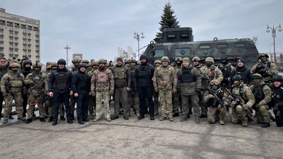Штурмові навчання: на Рівненщині сили оборони відпрацювали звільнення заручників із мерії Штурмові навчання: на Рівненщині сили оборони відпрацювали звільнення заручників із мерії