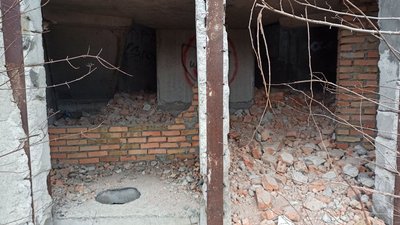 Входи до кропивницької недобудови, на якій торік загинула школярка, закладуть цеглою Входи до кропивницької недобудови, на якій торік загинула школярка, закладуть цеглою