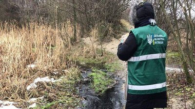 Забруднення Крошенки: екологи повторно відібрали проби води, аби дослідити їх та порівняти з попередніми