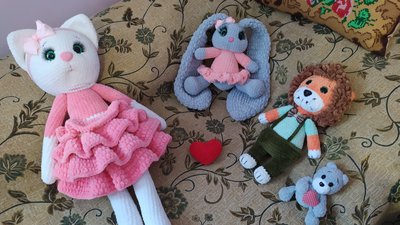 Сестри з Тернопільщини, які хворіють на ДЦП, займаються рукоділлям