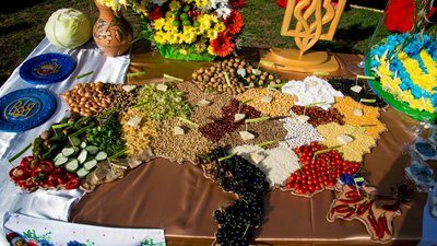 Карта України з їжі фото: Суспільне Донбас Карта України з їжі фото: Суспільне Донбас