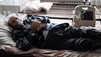 "Головне, щоб було ліжко": як у лікарнях Буковини за рік змінилися умови для інфікованих