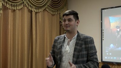 Презентували фільм: учні та викладачі житомирського ліцею зіграли у фільмі "Крути" Презентували фільм: учні та викладачі житомирського ліцею зіграли у фільмі "Крути"