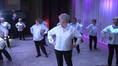 Дефіле кому за 60: у Корюківці пройшов жіночий конкурс краси