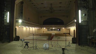 Напівпорожні зали і маски за кулісами: старт театрального сезону у Львові