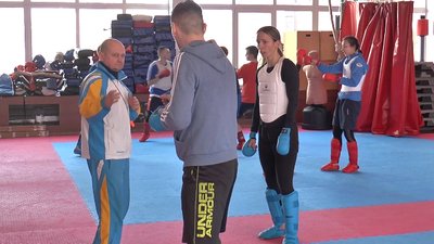 "Ми повинні тренуватись": історія харківської каратистки Карини Янчук, яка переїхала до Полтави "Ми повинні тренуватись": історія харківської каратистки Карини Янчук, яка переїхала до Полтави