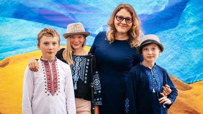 Ольга Томашевська 7 років займається волонтерством й залучає до цього своїх дітей
