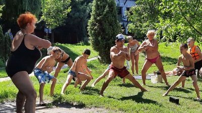 "Бабусине тренування" проводить у Сумах тренер з вільної боротьби Юрій Голуб "Бабусине тренування" проводить у Сумах тренер з вільної боротьби Юрій Голуб