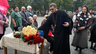 У Дніпрі попрощалися з 38-річним бійцем ООС, загиблим під час гасіння лісової пожежі на Луганщині У Дніпрі попрощалися з 38-річним бійцем ООС, загиблим під час гасіння лісової пожежі на Луганщині