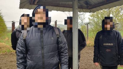 За втечу за кордон — 12 тисяч доларів. На Буковині людей підозрюють в організації незаконного перетину кордону
