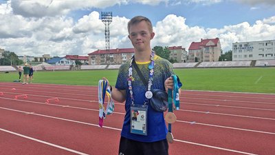 Волинянин Валентин Новосад представив здобуті в Німеччині нагороди
