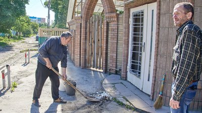 Наслідки обстрілу Київського району Харкова: фото з місця події Наслідки обстрілу Київського району Харкова: фото з місця події