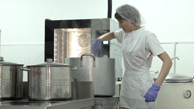 Для черкаських молодших школярів відновлять безоплатне харчування Для черкаських молодших школярів відновлять безоплатне харчування